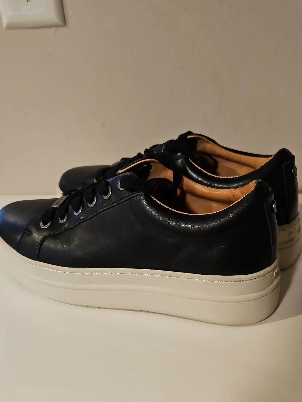 J SLIDES BLACK LEATHER PLATFORM SNEAKER SZ 6
